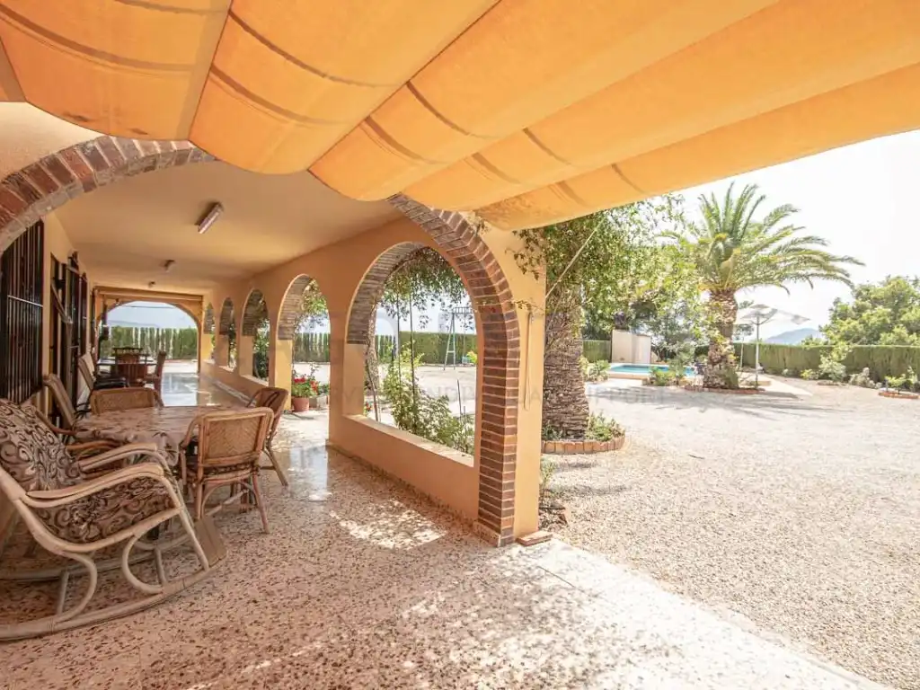 Terrassa de Casa o xalet de lloguer en La Nucia amb Piscina