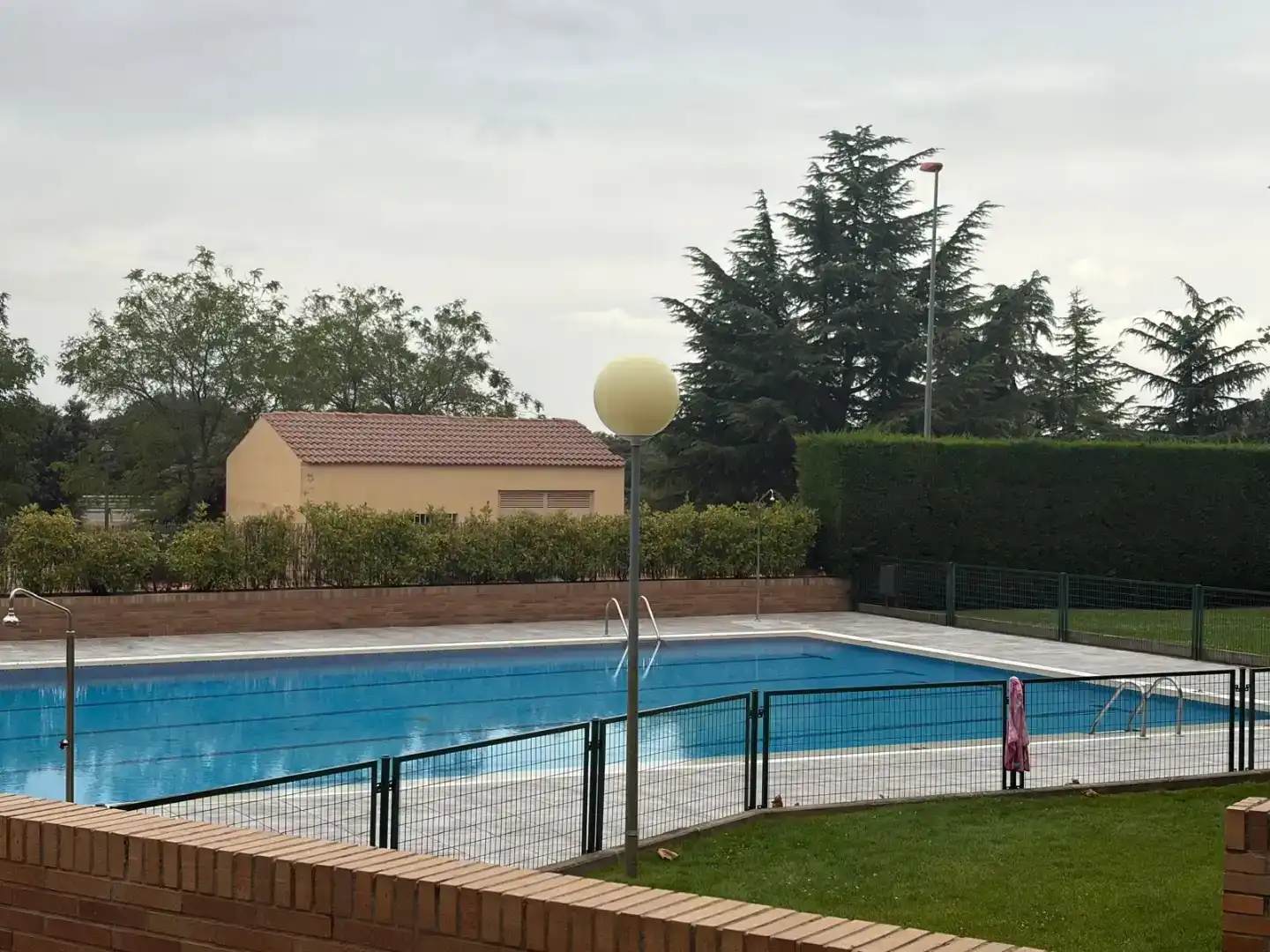Piscina de Pis en venda en Ávila Capital amb Piscina