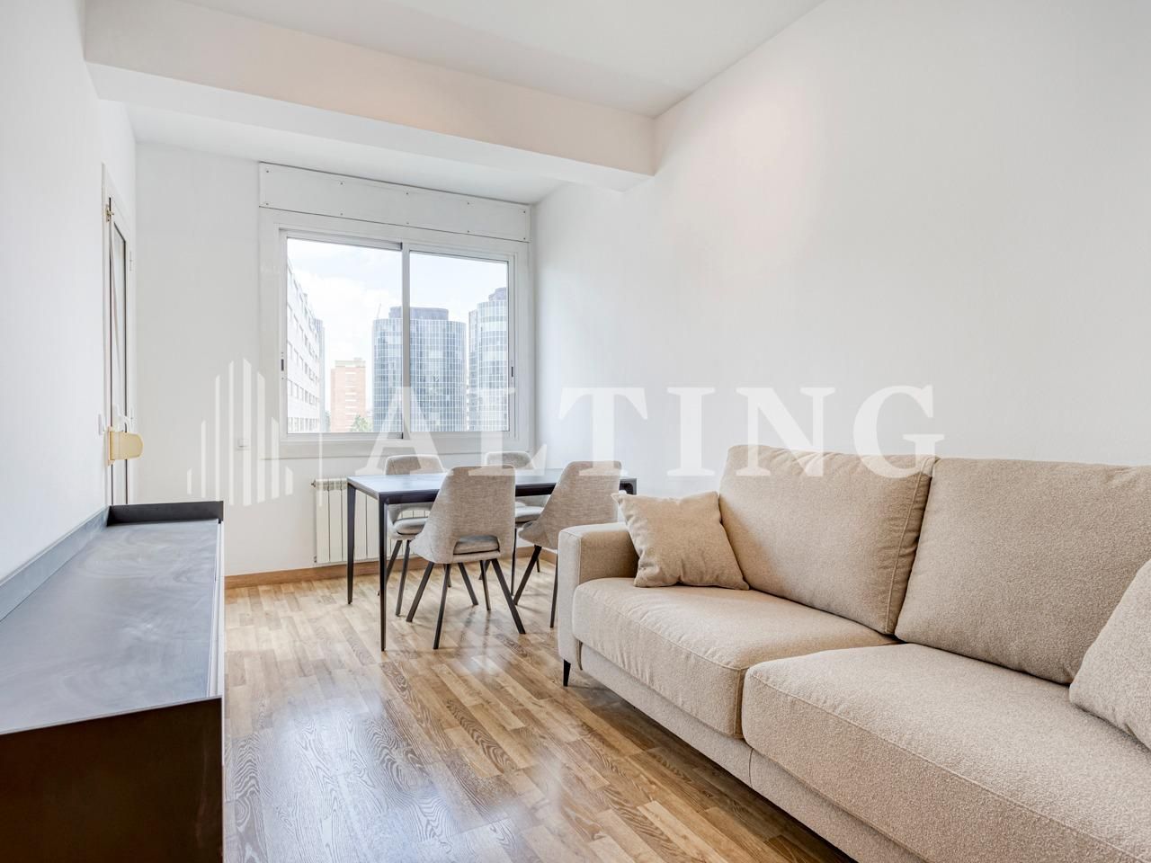 Living room of Flat to rent in  Barcelona Capital  with Heating, Terrace and Balcony