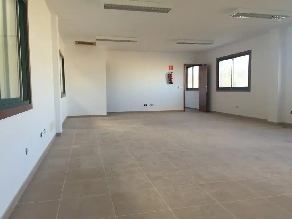 Nave industrial de alquiler en Cabanas