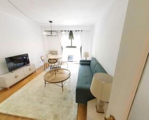 Living room of Flat to rent in  Madrid Capital  with Air Conditioner, Heating and Furnished