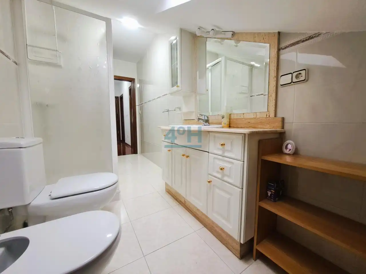 Bathroom of Duplexes for sale in Ourense Capital   with Heating, Parquet flooring and Balcony