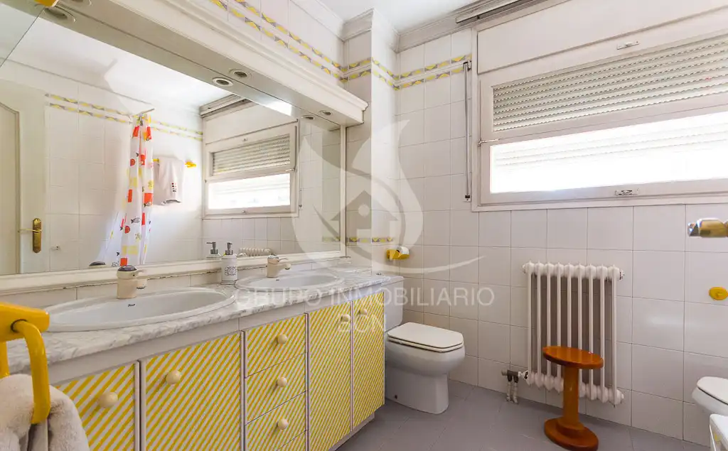 Bathroom of Houses for sale in Montcada i Reixac  with Air Conditioner, Heating and Terrace