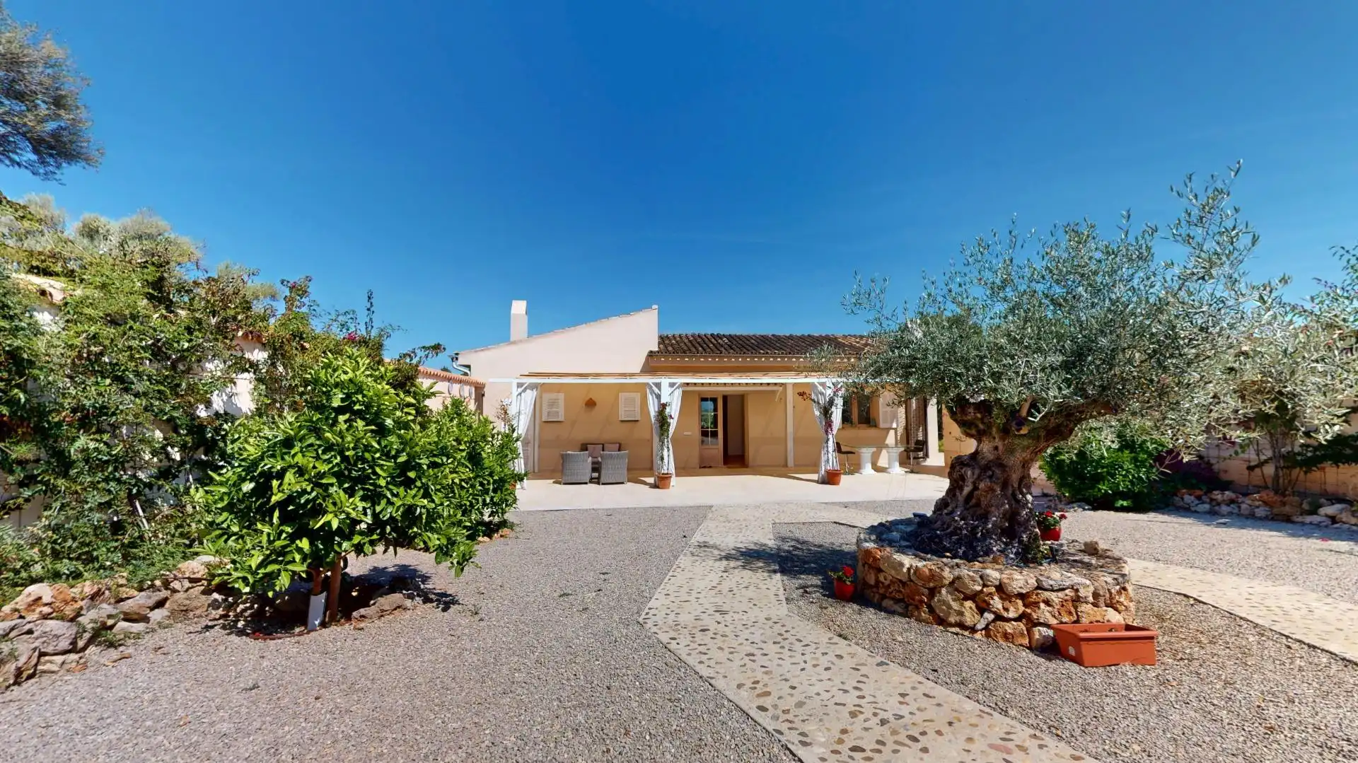 Vista exterior de Finca rústica en venda en Sencelles amb Aire condicionat, Calefacció i Jardí privat