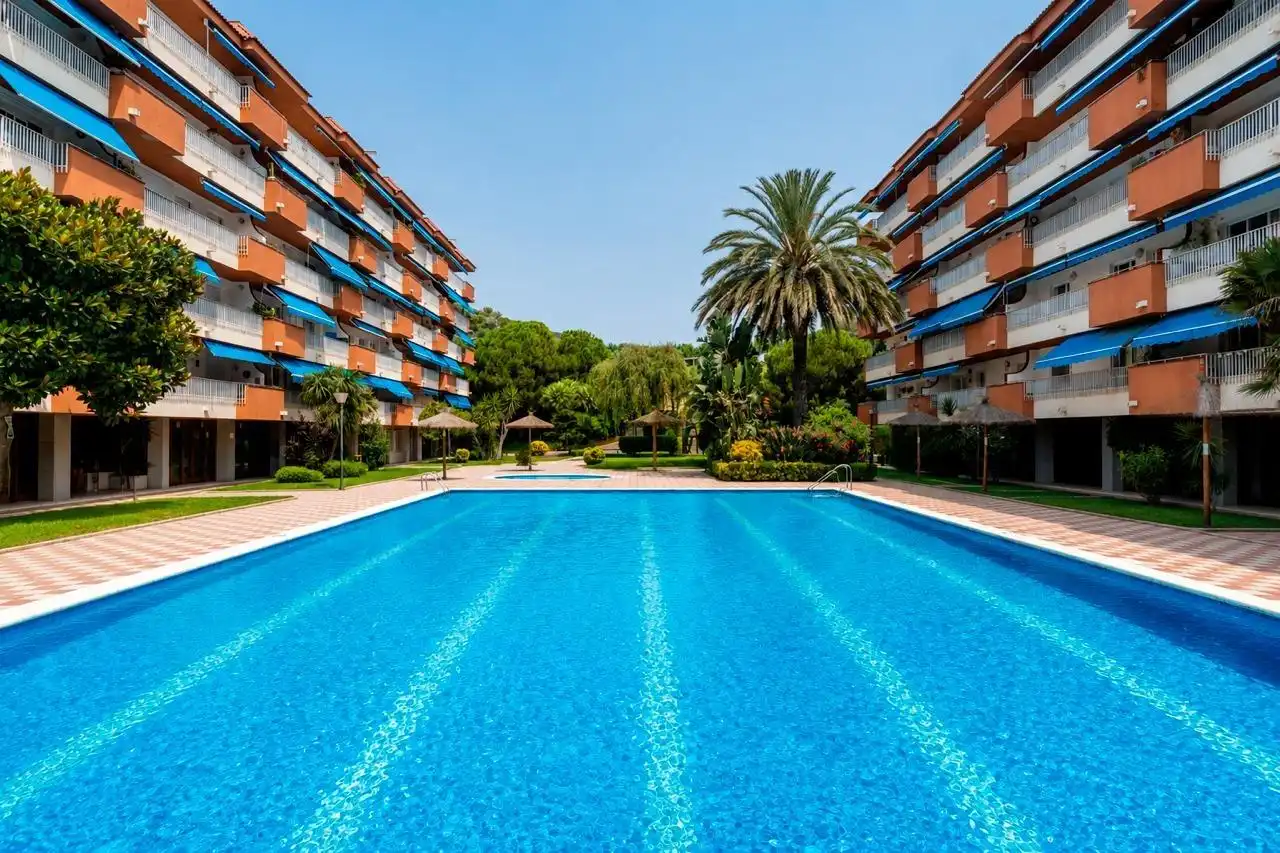 Piscina de Piso en venta en Arenys de Mar con Terraza, Trastero y Balcón