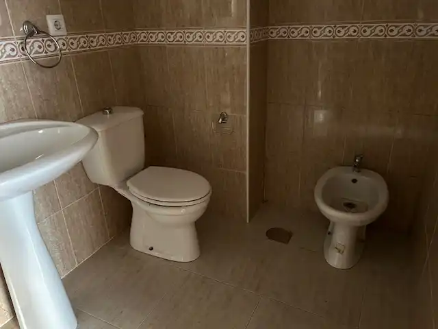 Badezimmer von Wohnung zum Verkauf in Fortuna mit Klimaanlage, Abstellraum und Balkon