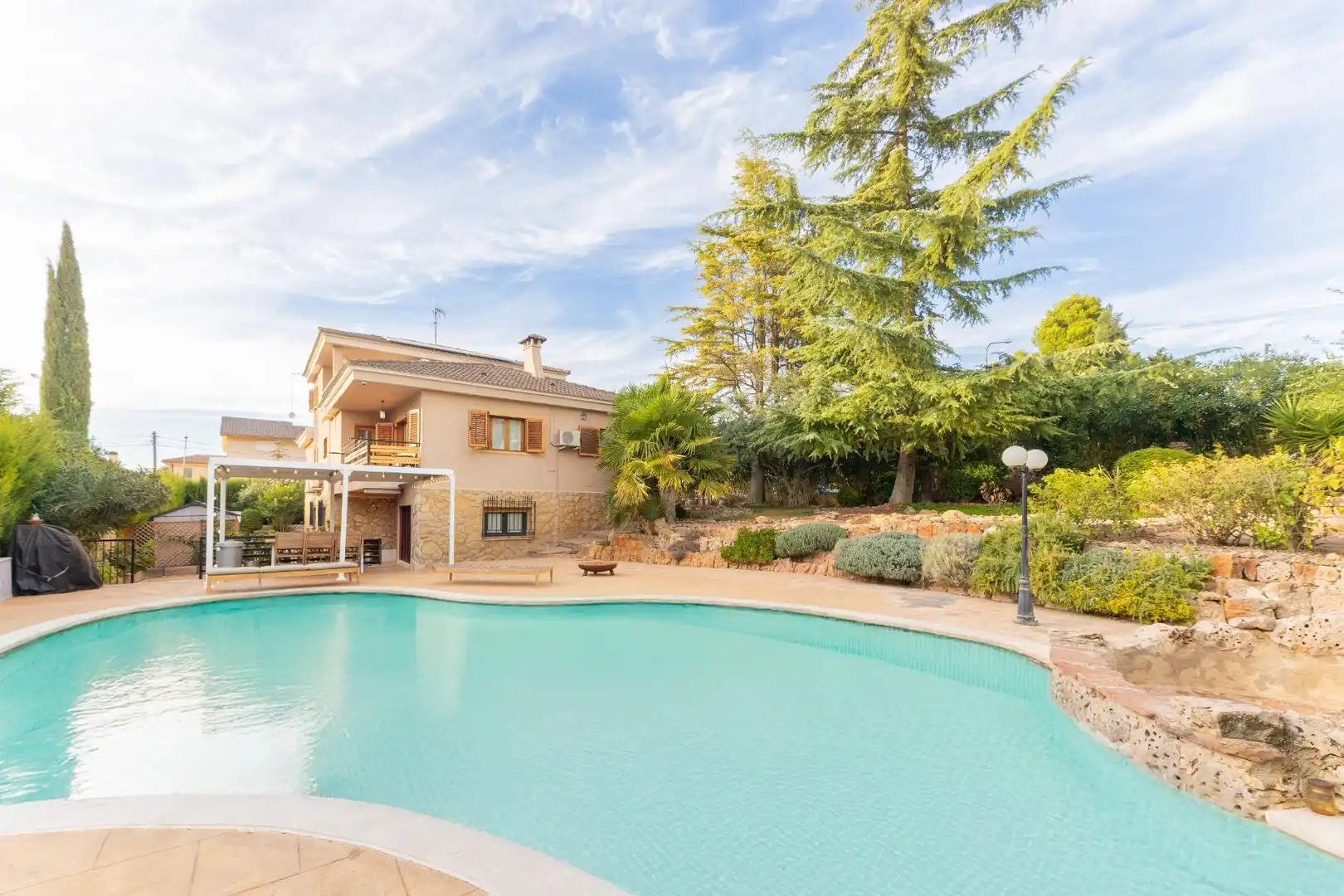 Piscina de Casa o xalet en venda en Requena amb Jardí privat, Terrassa i Piscina