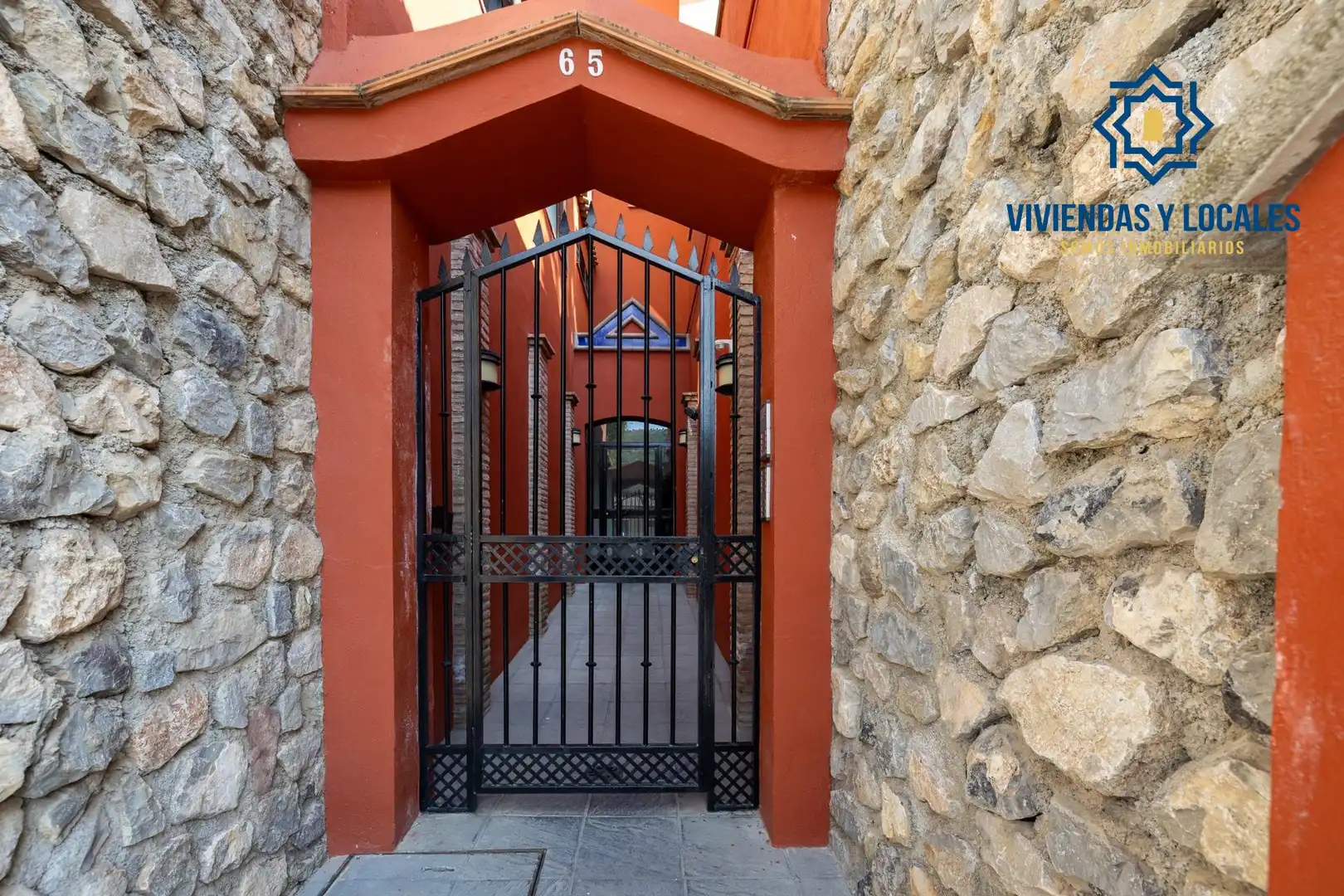Casa adosada en venta en Granada con Aire acondicionado, Calefacción y Jardín privado