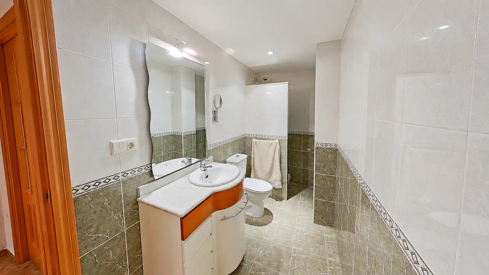 Baño de Piso en venta en Cheste con Calefacción y Balcón