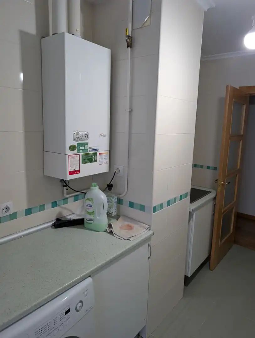Bathroom of Flat for sale in Palencia  with Heating, Parquet flooring and Storage room