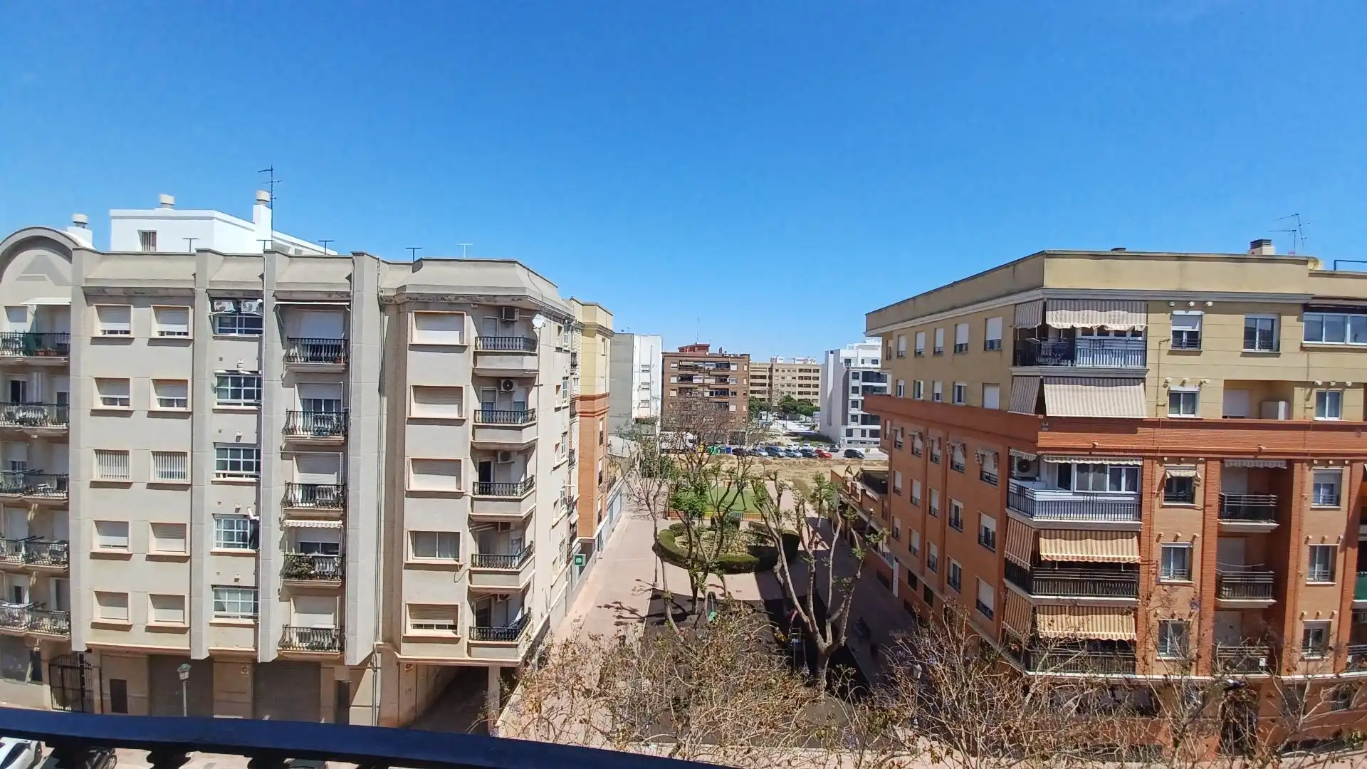 Vista exterior de Piso de alquiler en Albal con Aire acondicionado, Amueblado y Balcón
