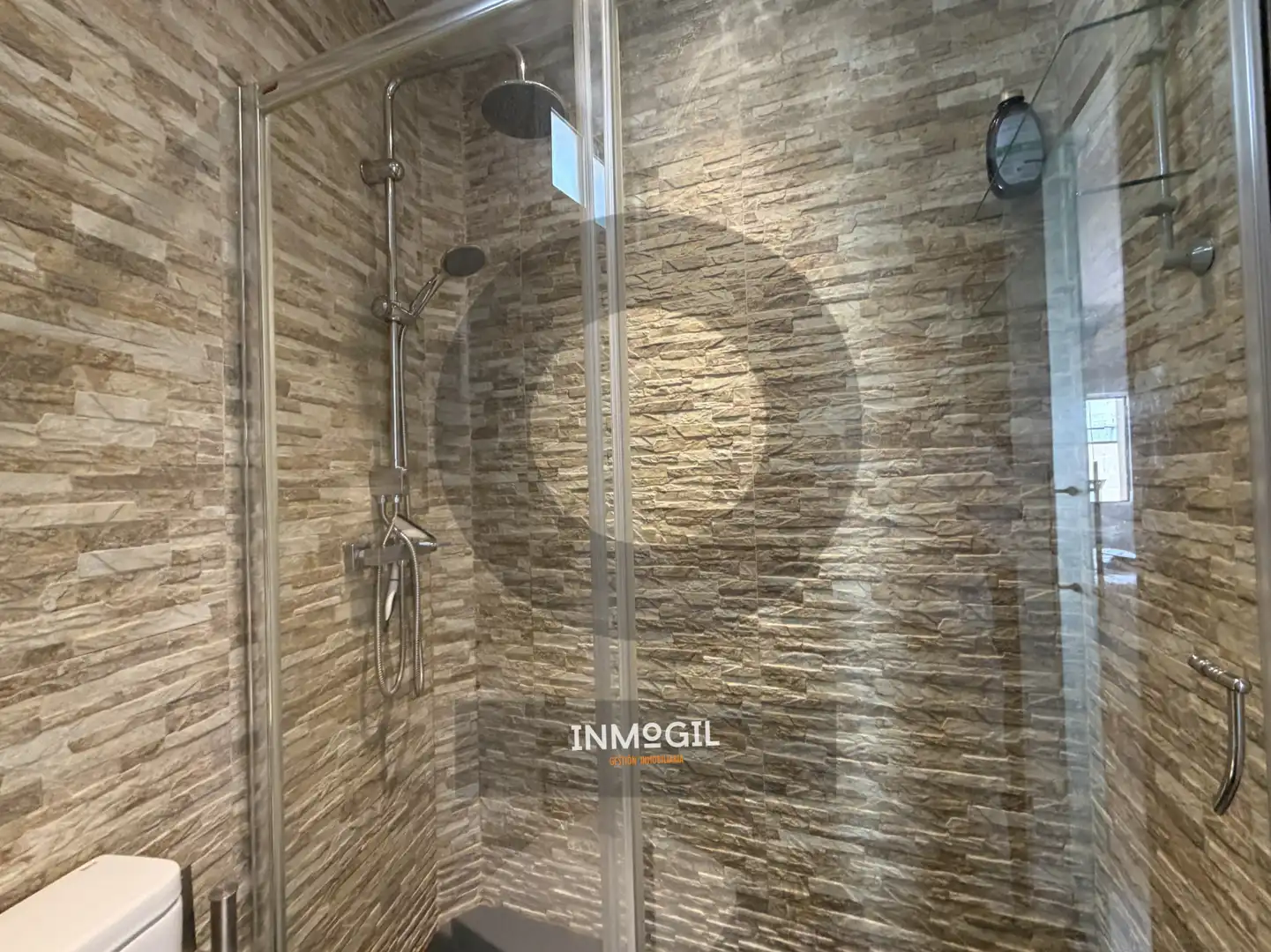 Bathroom of Study for rent in Madrid  with Air Conditioner, Heating and Parquet flooring
