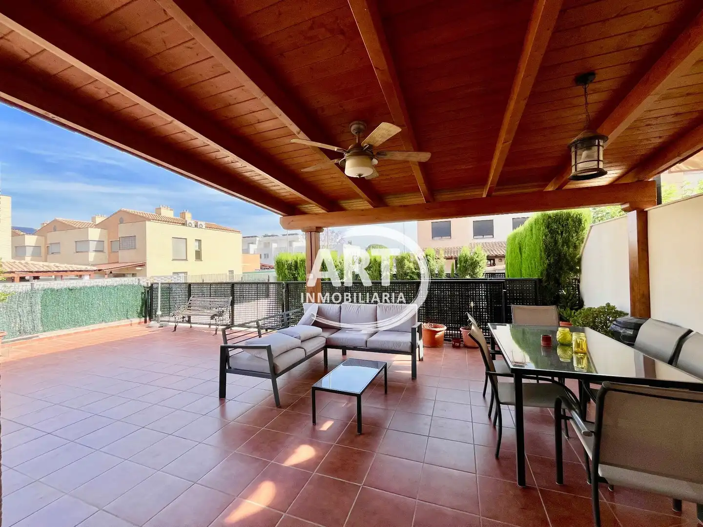 Terrasse von Einfamilien-Reihenhaus zum Verkauf in San Antonio de Benagéber mit Klimaanlage, Heizung und Terrasse