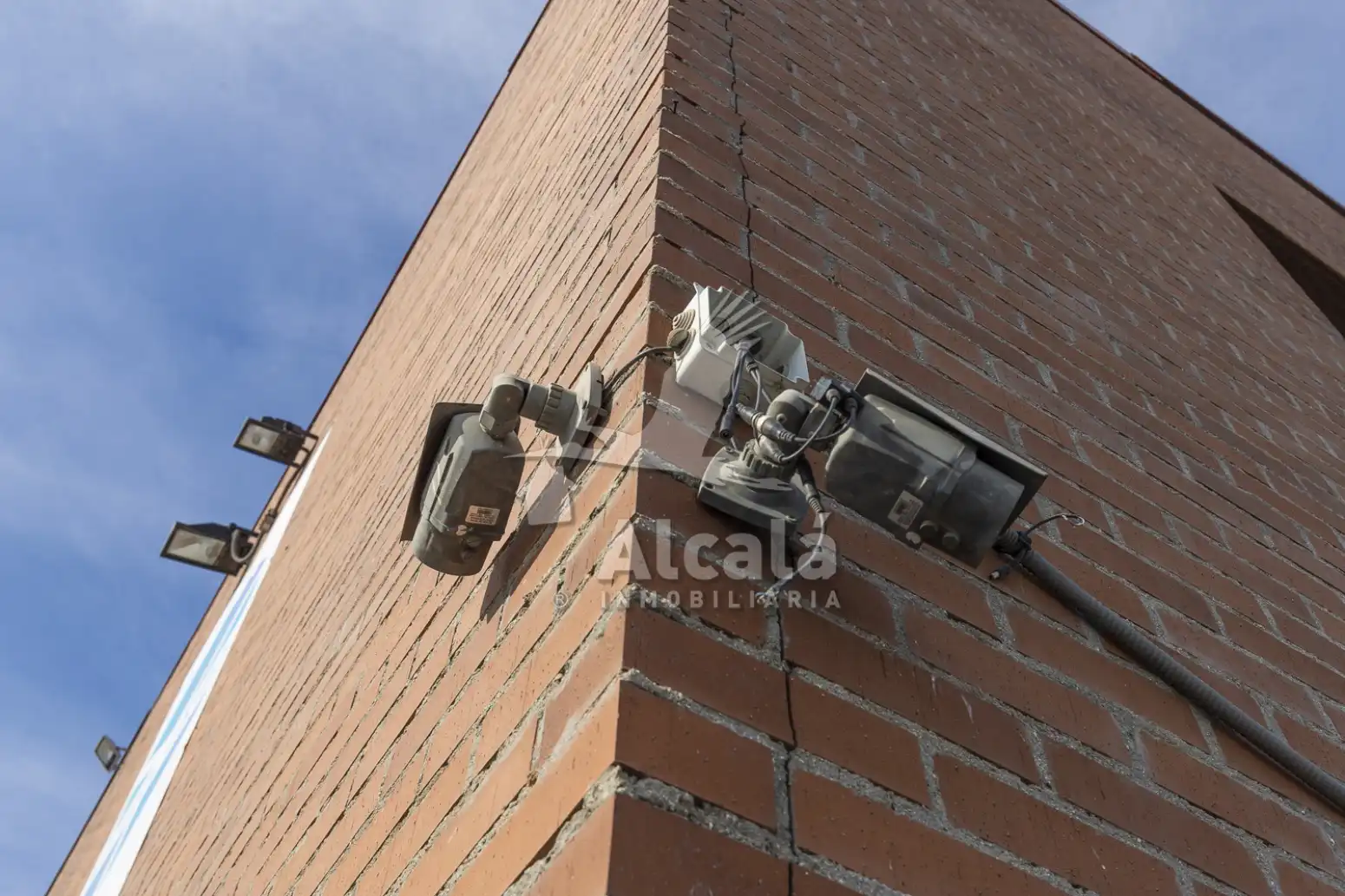 Vista exterior de Nave industrial en venta en Alcalá de Henares