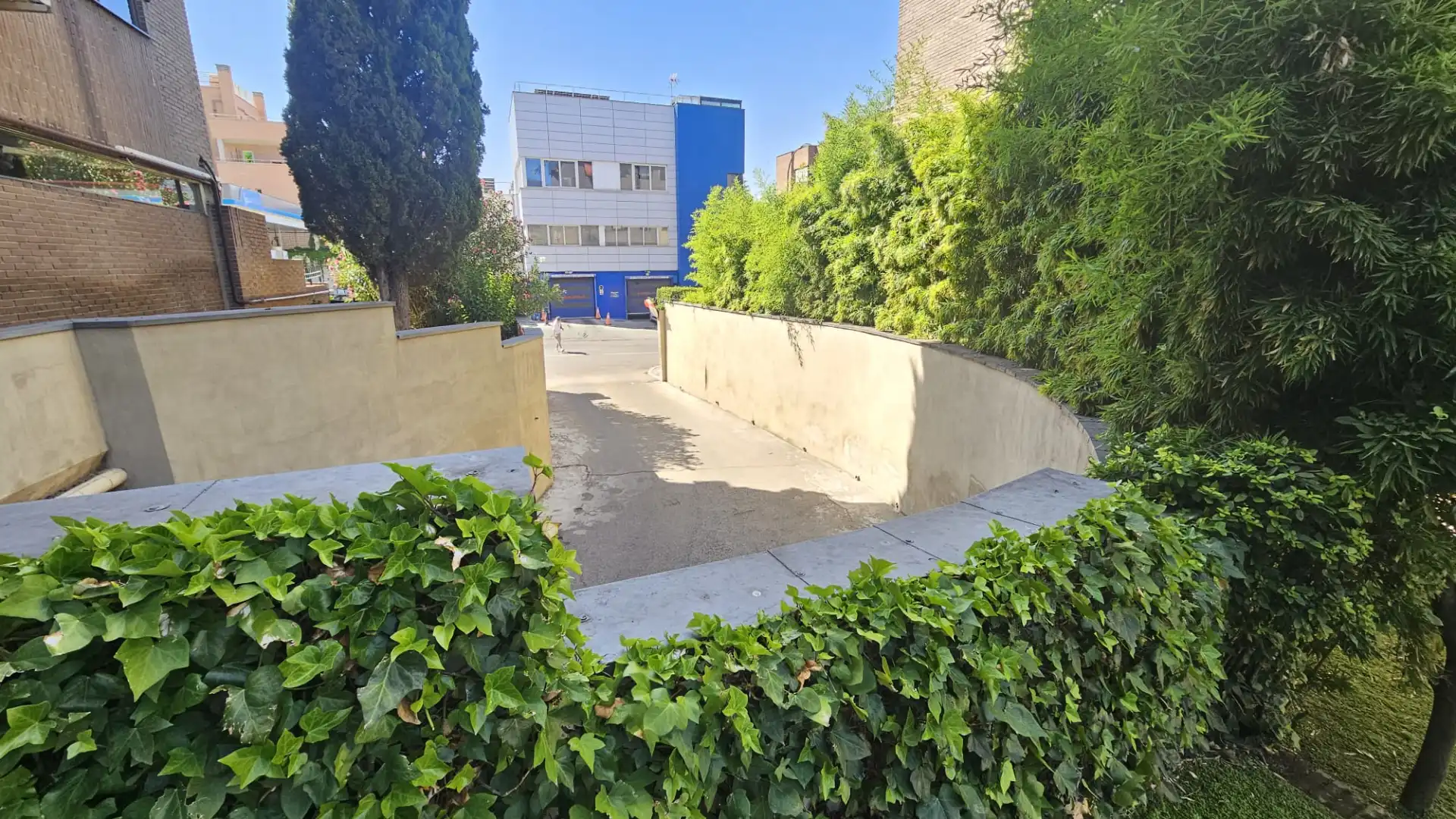 Außenansicht von Wohnung zum Verkauf in Madrid mit Klimaanlage, Heizung und Privatgarten