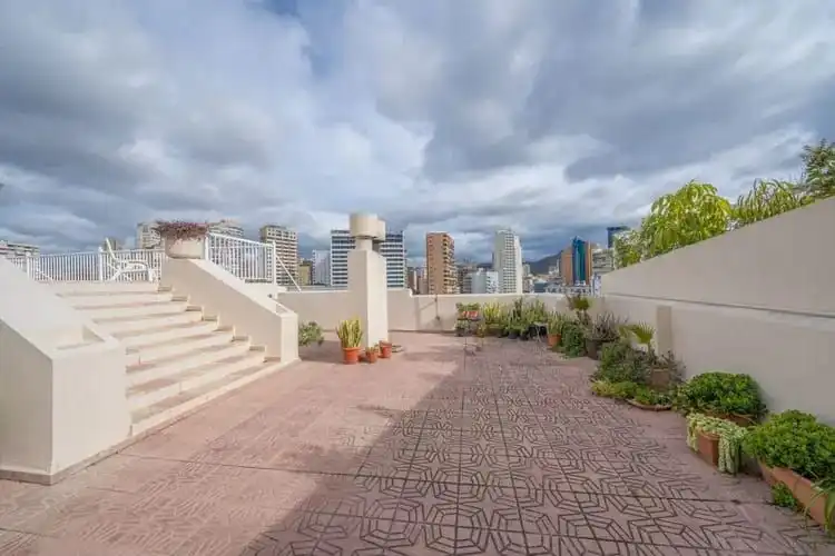 Terraza de Piso en venta en Benidorm con Terraza, Amueblado y Piscina comunitaria