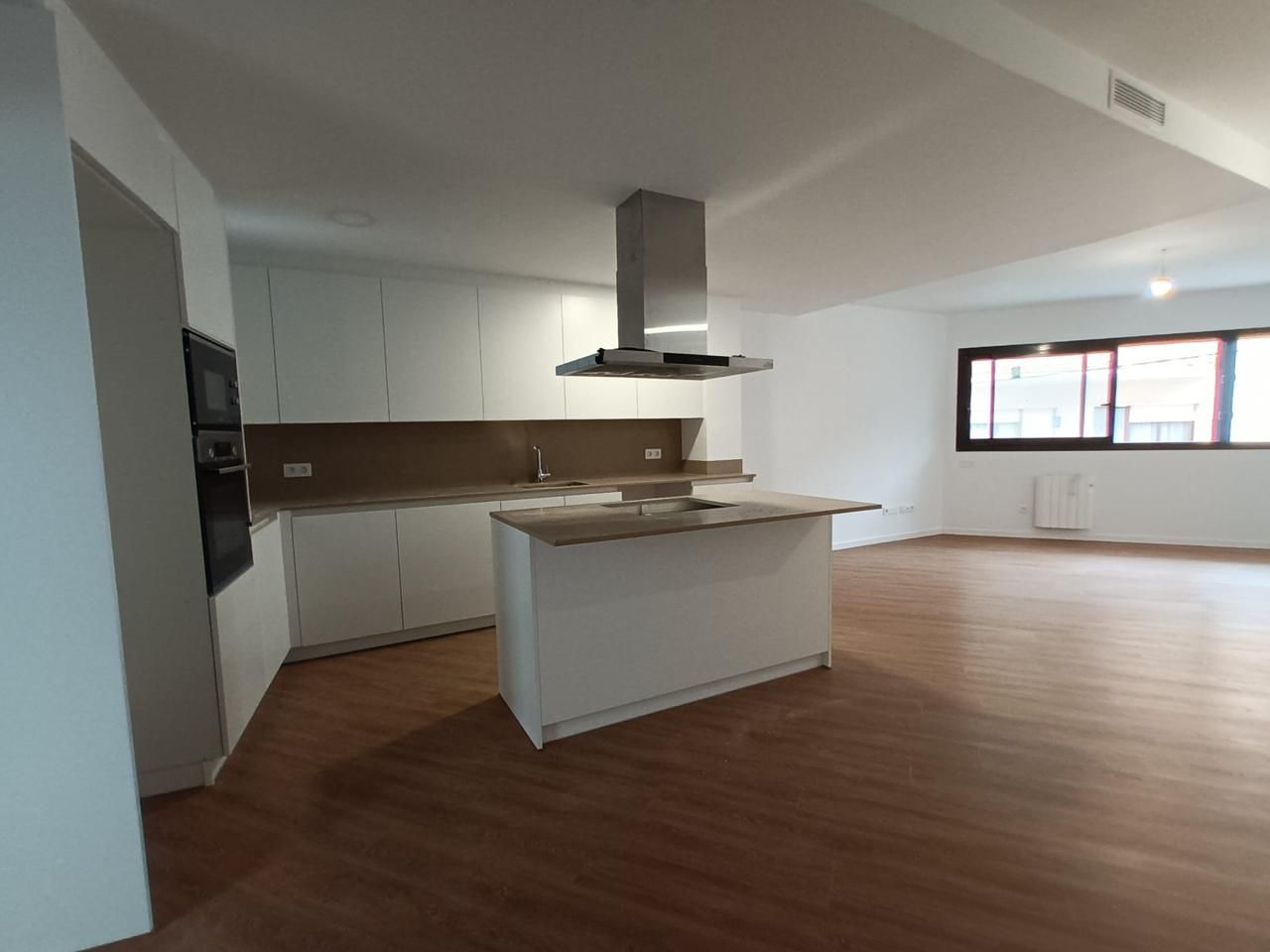 Cuina de Dúplex de lloguer en Gavà amb Aire condicionat, Calefacció i Terrassa