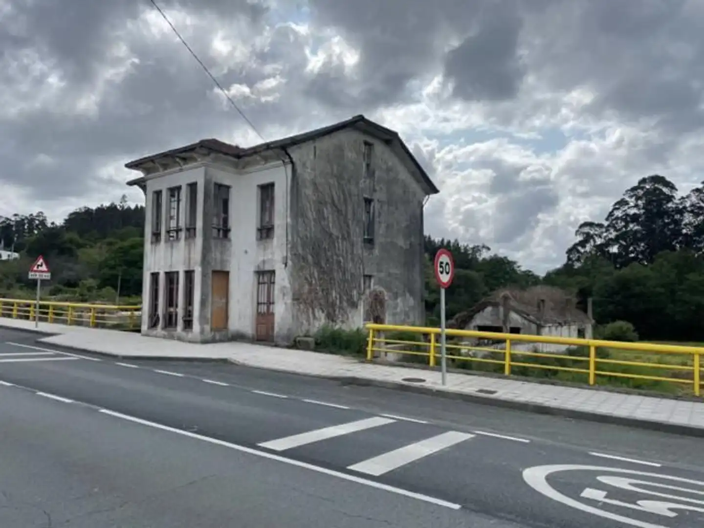 Vista exterior de Casa o xalet en venda en Cariño amb Jardí privat