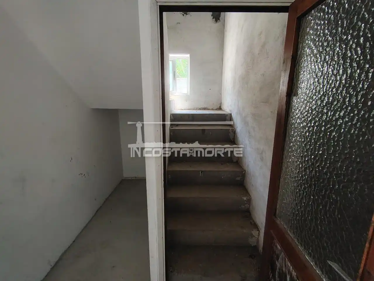 Duplexes for sale in Cee  with Storage room