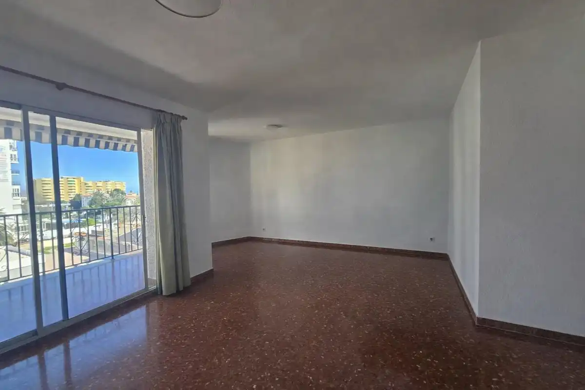 Wohnzimmer von Wohnungen zum Verkauf in Benalmádena mit Klimaanlage, Heizung und Schwimmbad