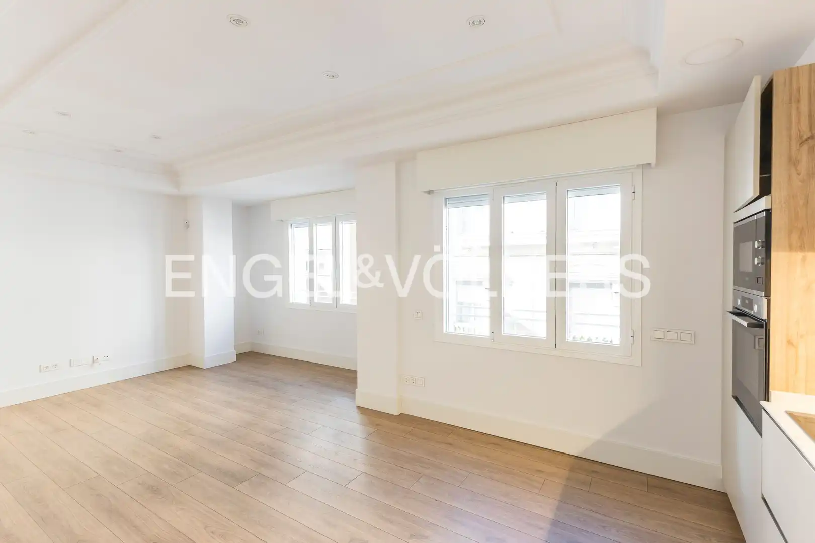 Sala de estar de Piso de alquiler en  Madrid Capital con Aire acondicionado, Calefacción y Trastero