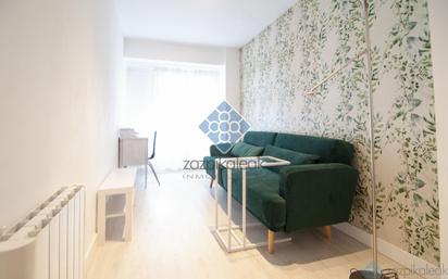 Living room of Flat to rent in Bilbao   with Heating, Furnished and Balcony