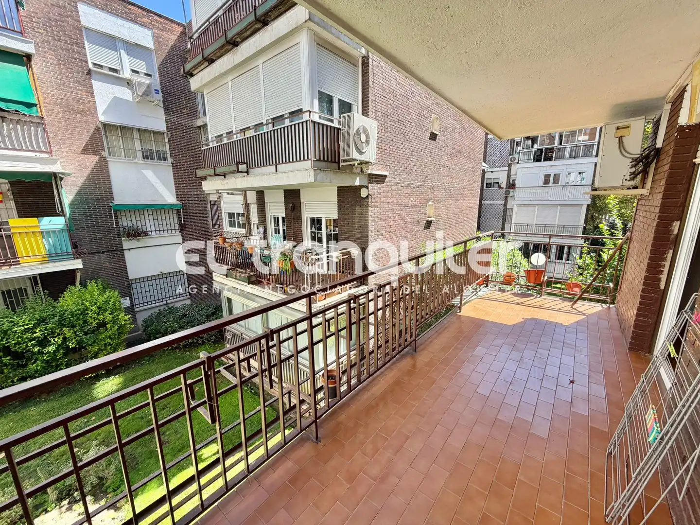 Außenansicht von Wohnung zur Miete in Madrid mit Klimaanlage, Parkett und Terrasse