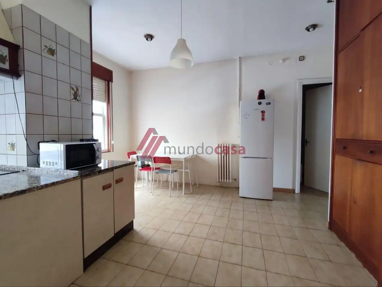 Cocina de Piso para compartir en Ferrol con Calefacción, Parquet y Amueblado