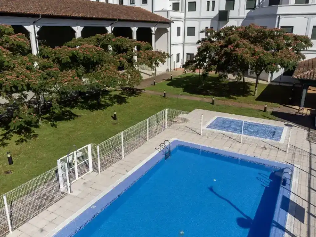 Piscina de Planta baixa en venda en Baztan amb Jardí privat, Piscina i Moblat