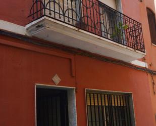 Vista exterior de Casa o xalet en venda en Sagunto / Sagunt amb Aire condicionat, Terrassa i Balcó