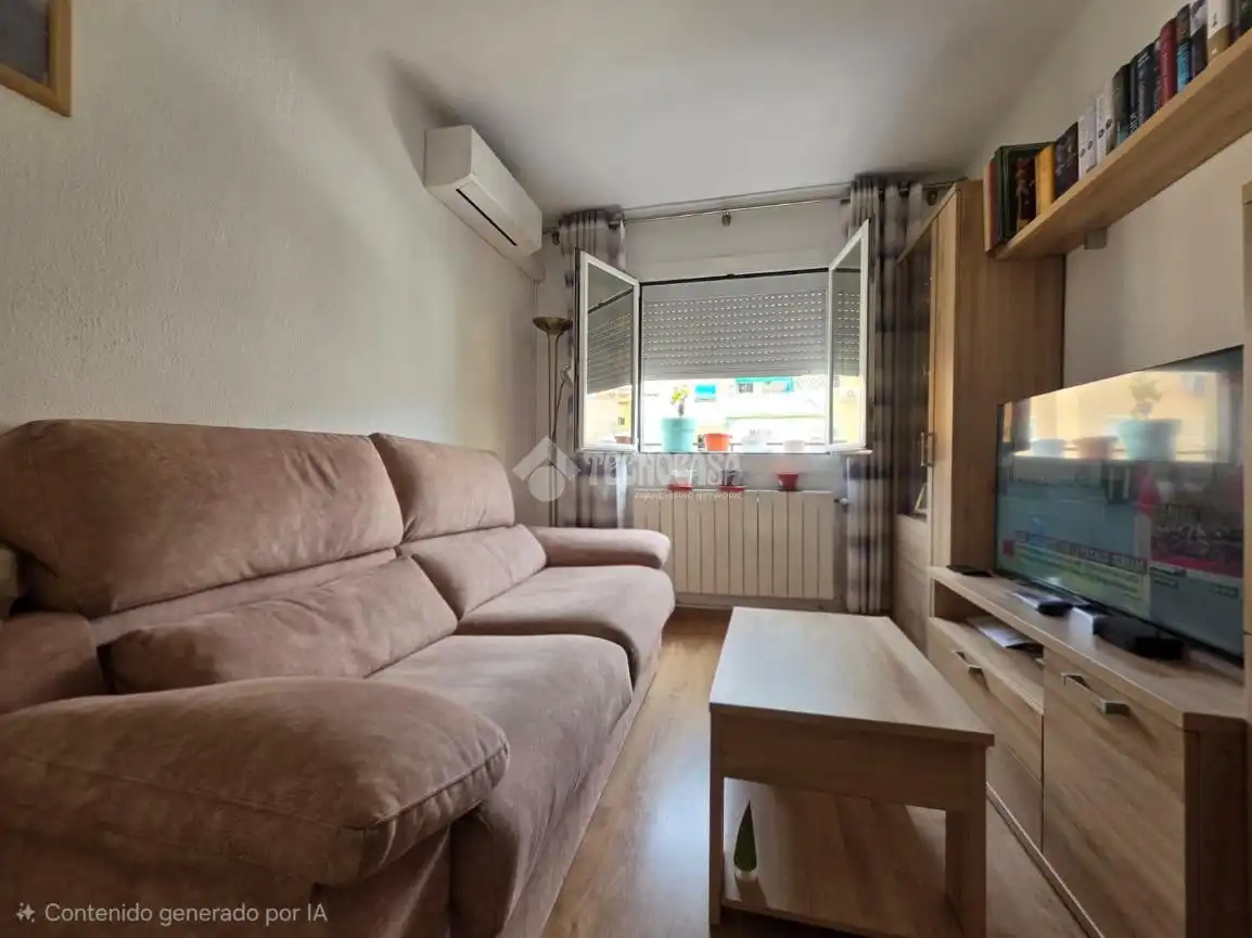 Sala de estar de Piso en venta en Santa Coloma de Gramenet con Aire acondicionado, Calefacción y Parquet