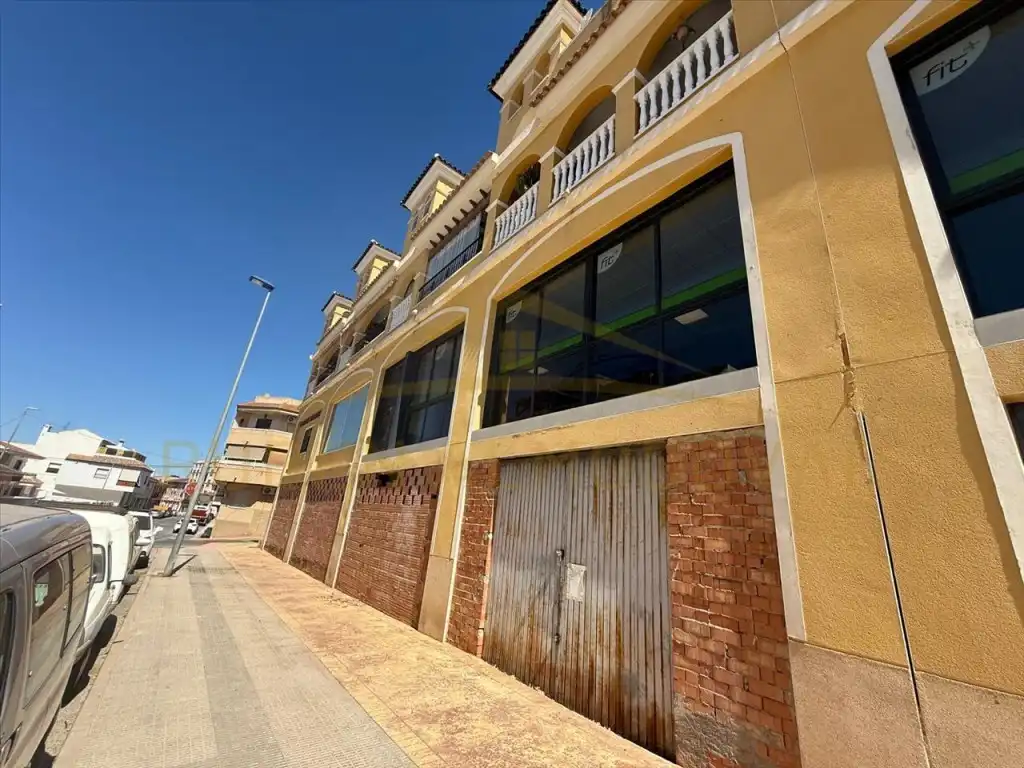 Local commercial à vendre à Calle Federico Garcia Lorca 90