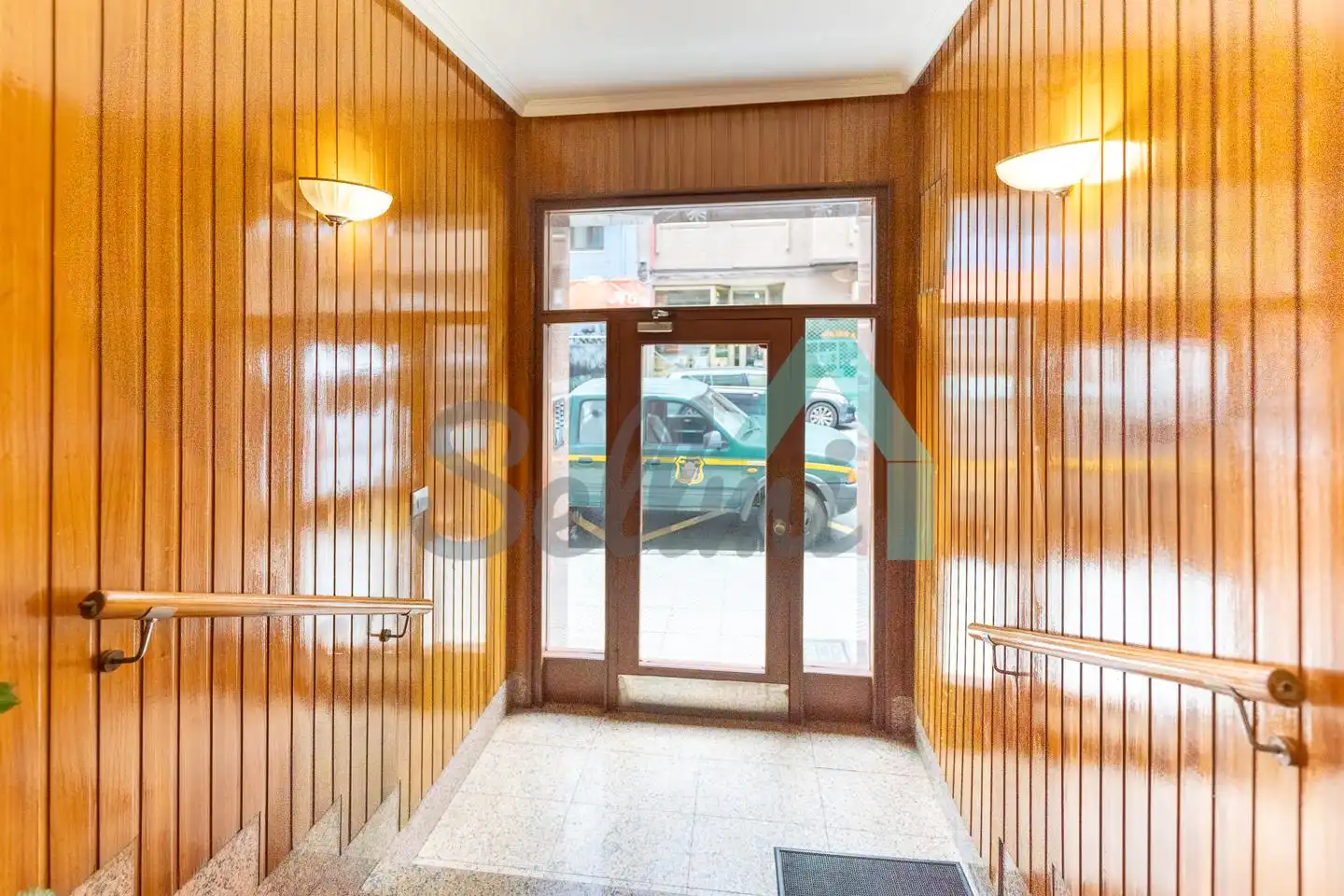 Pis en venda en Oviedo  amb Calefacció, Parquet i Terrassa