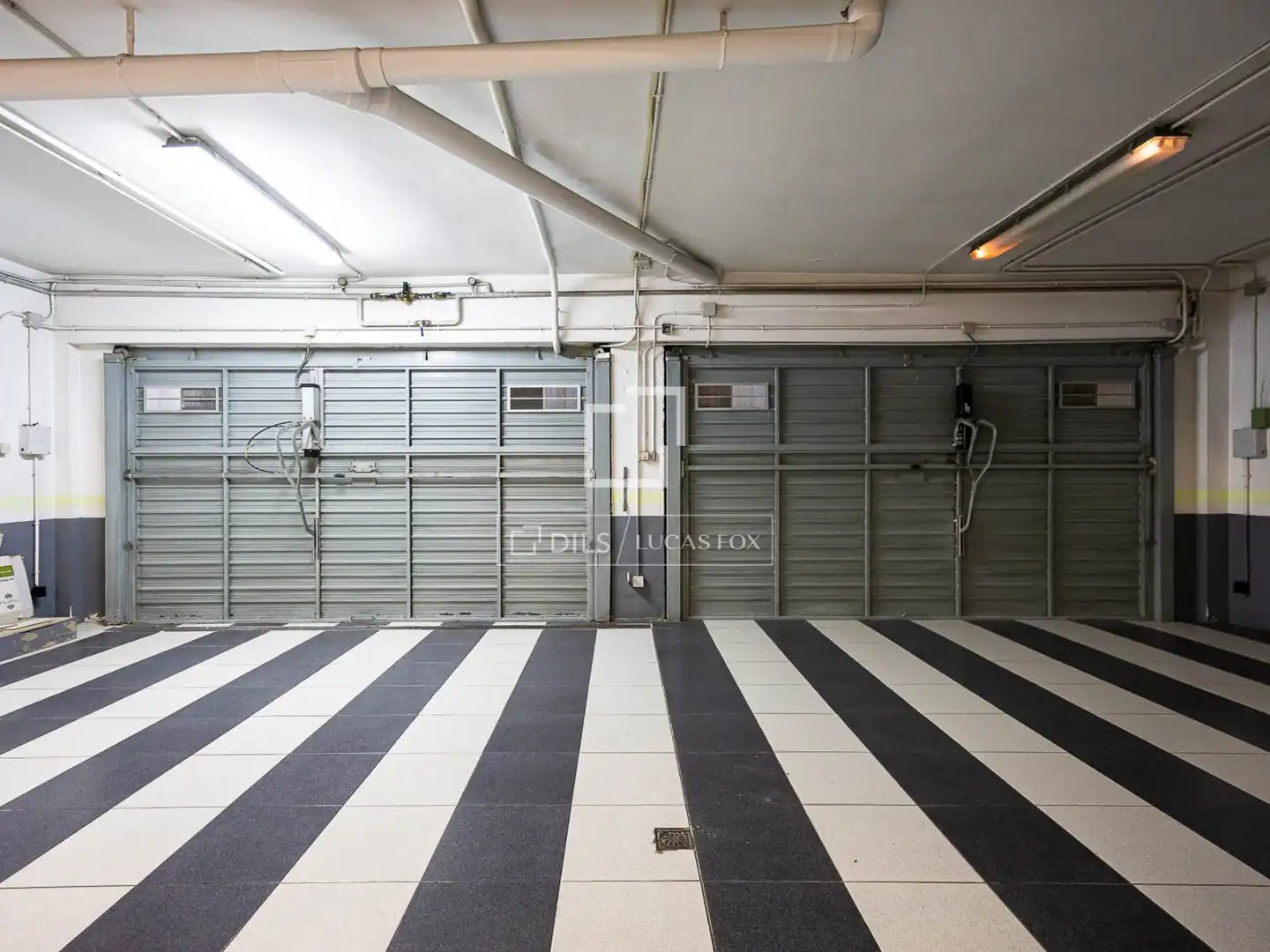 Parking de Casa o chalet en venta en Barcelona con Aire acondicionado, Terraza y Trastero