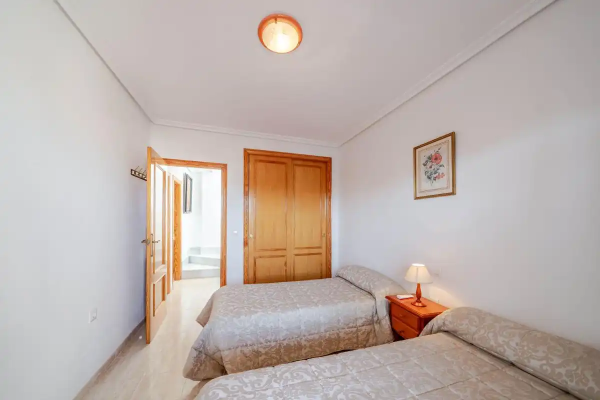 Habitación de Dúplex en venta en Santa Pola con Aire acondicionado, Calefacción y Jardín privado