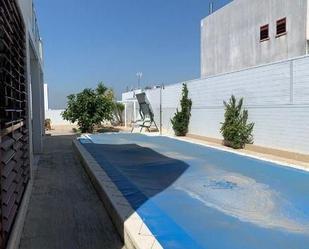 Piscina de Casa o xalet de lloguer en Montequinto amb Aire condicionat, Terrassa i Piscina