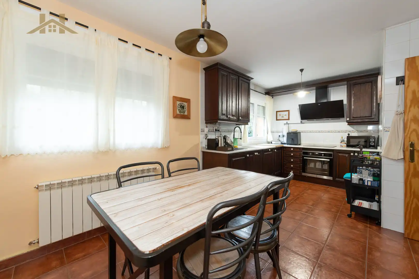 Cocina de Casa adosada en venta en Miraflores de la Sierra con Trastero, Amueblado y Horno