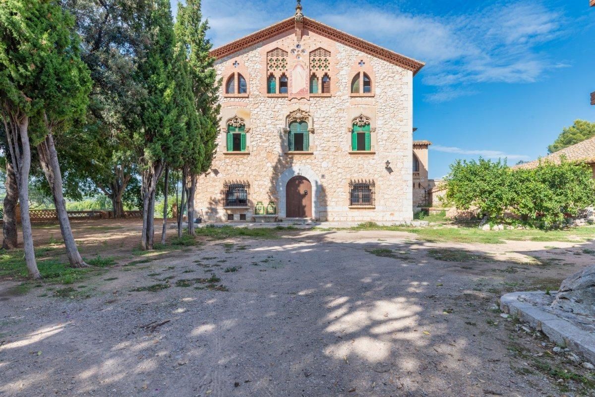 Exterior view of House or chalet for sale in Sant Pere de Ribes  with Terrace, Storage room and Balcony