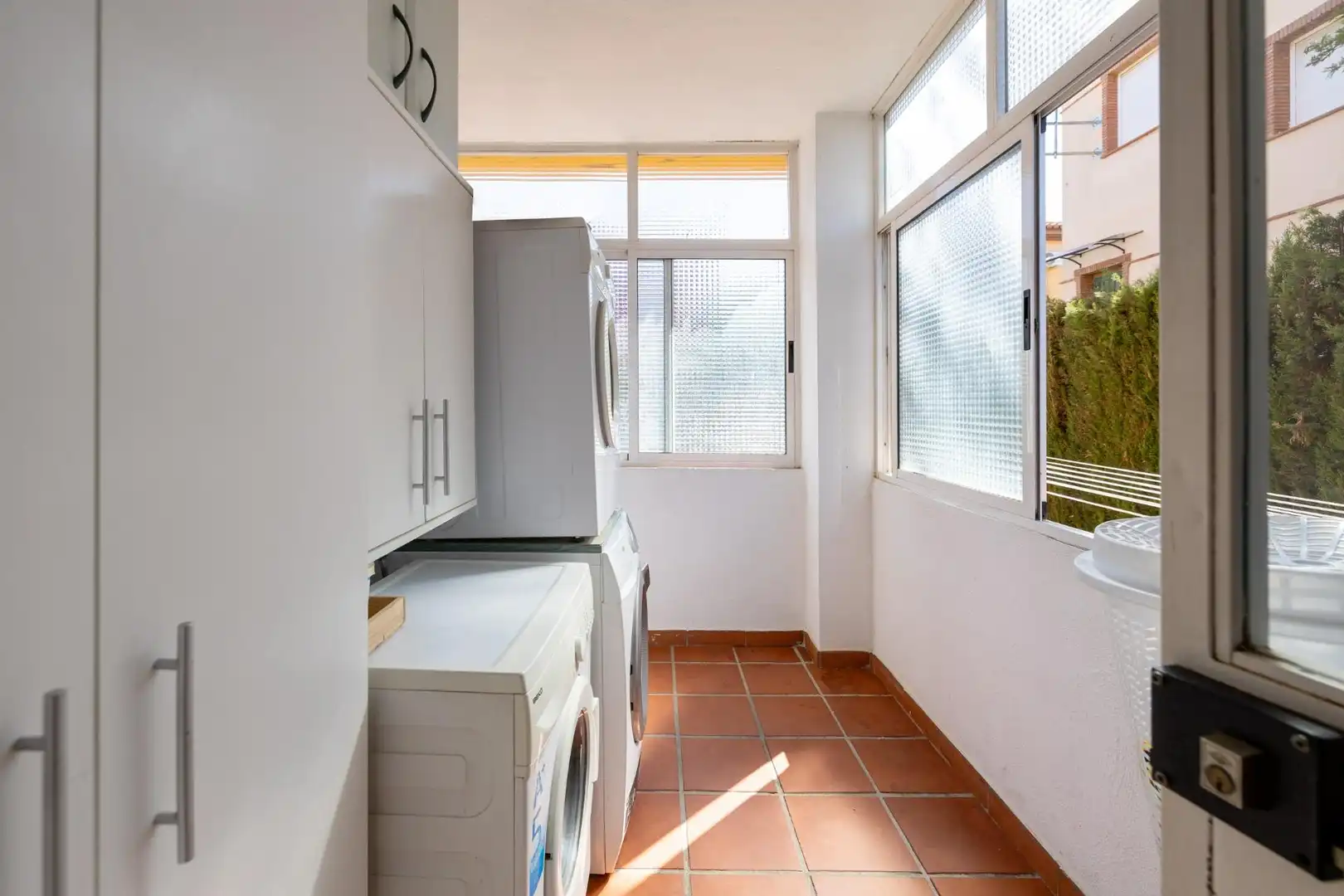 Vista exterior de Casa o chalet en venta en Cúllar Vega con Aire acondicionado, Calefacción y Jardín privado