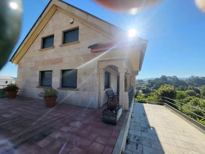 Vista exterior de Casa o xalet en venda en Vigo  amb Terrassa i Balcó