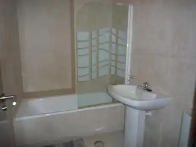 Badezimmer von Wohnung zum Verkauf in Santander mit Heizung, Parkett und Abstellraum