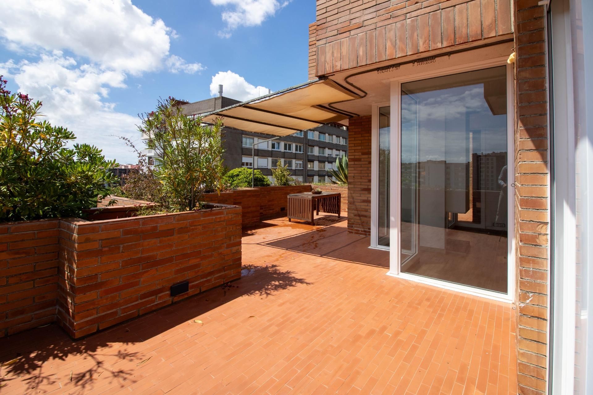 Terraza de Ático en venta en  Barcelona Capital con Calefacción, Parquet y Terraza