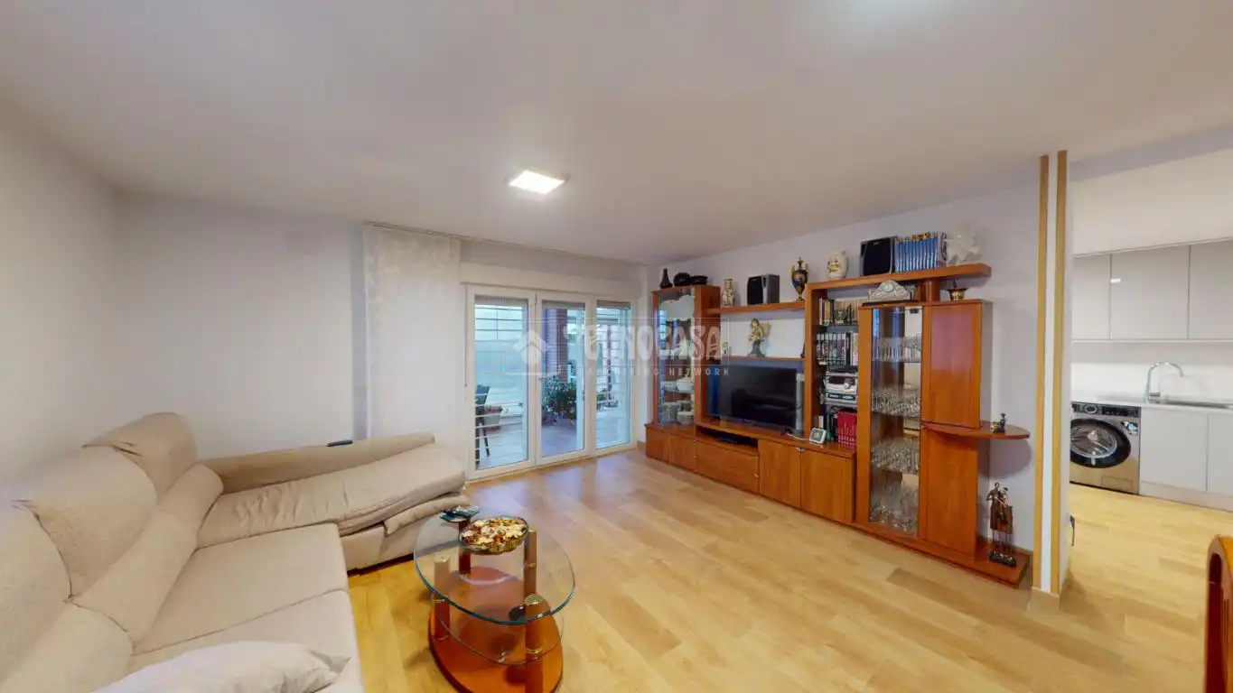 Sala d'estar de Casa adosada en venda en El Casar