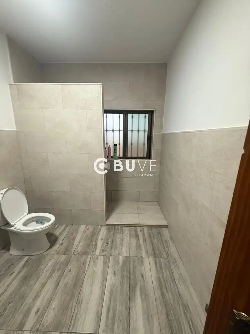Baño de Casa adosada en venta en Isla Mayor con Aire acondicionado, Calefacción y Trastero