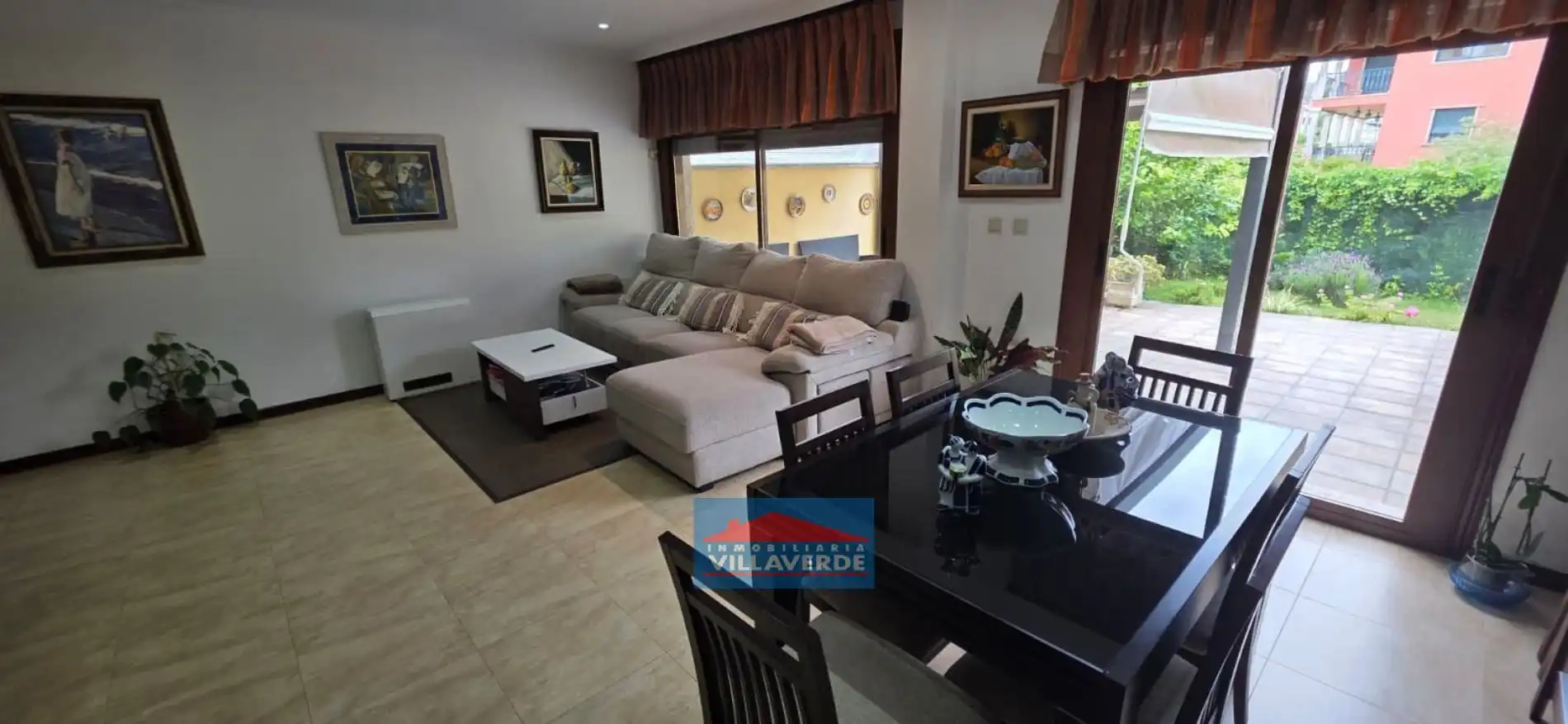 Sala de estar de Casa adosada en venta en Cangas  con Calefacción, Terraza y Trastero