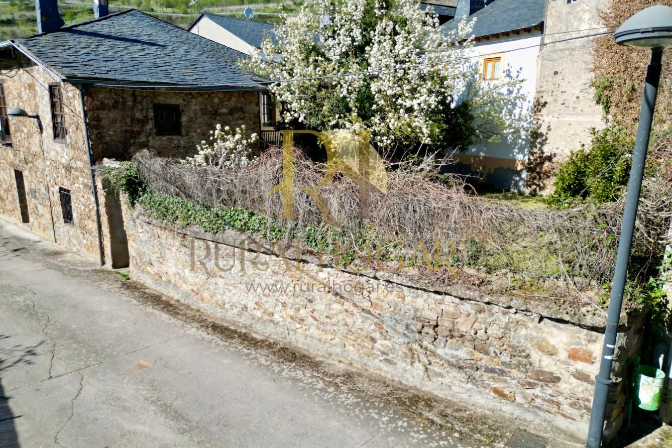 Casa o xalet en venda en Ponferrada amb Jardí privat