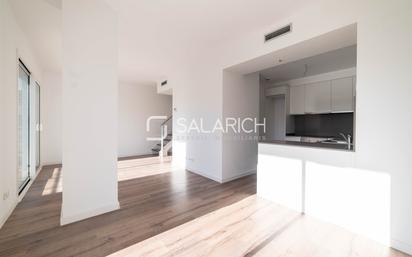 Living room of Flat for sale in  Barcelona Capital  with Air Conditioner, Heating and Terrace