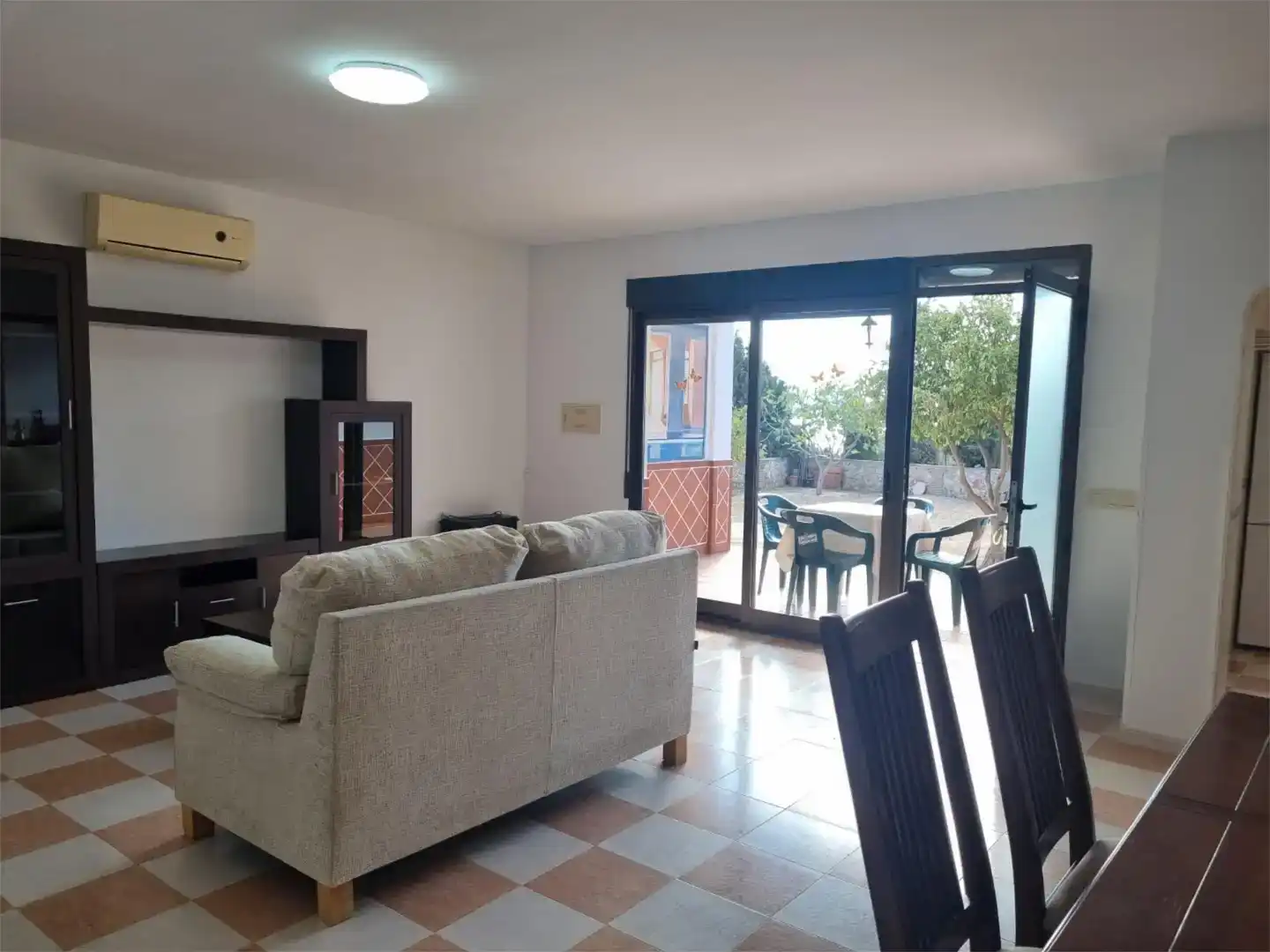 Sala d'estar de Casa o xalet de lloguer en Almuñécar amb Aire condicionat i Balcó