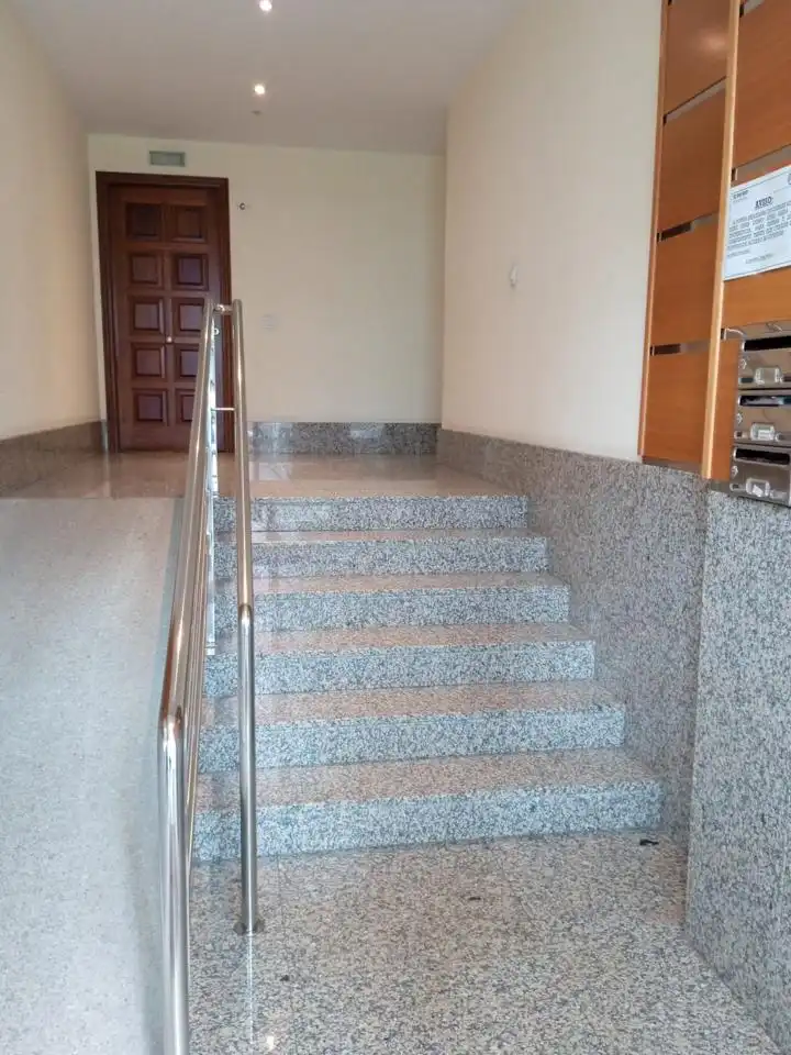 Planta baja en venta en Santiago de Compostela  con Calefacción, Trastero y Amueblado