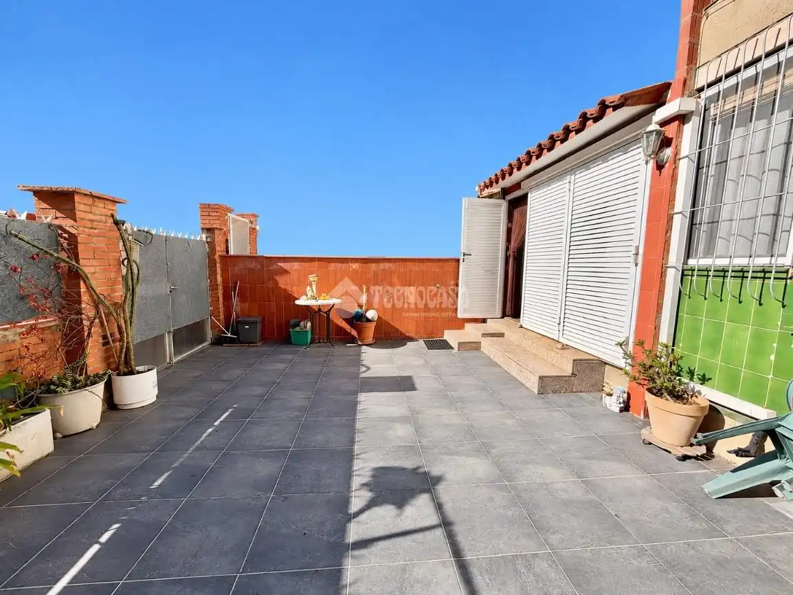 Casa aparellada en venda a Sant Martí, imagen 3